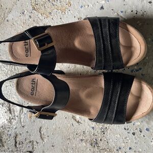 NWB Earth Oak Chestnut Black Leather Platform Sandal Size 7